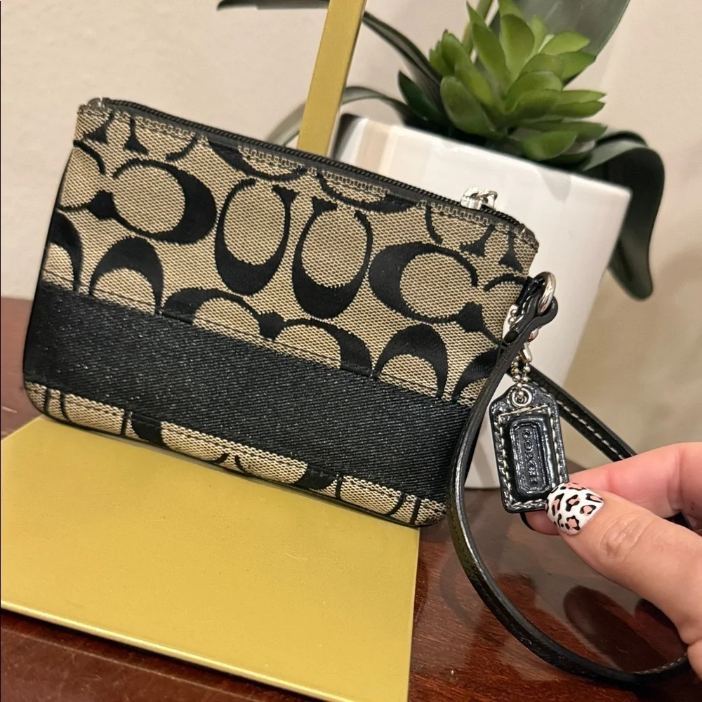 Coach elegant wristlet